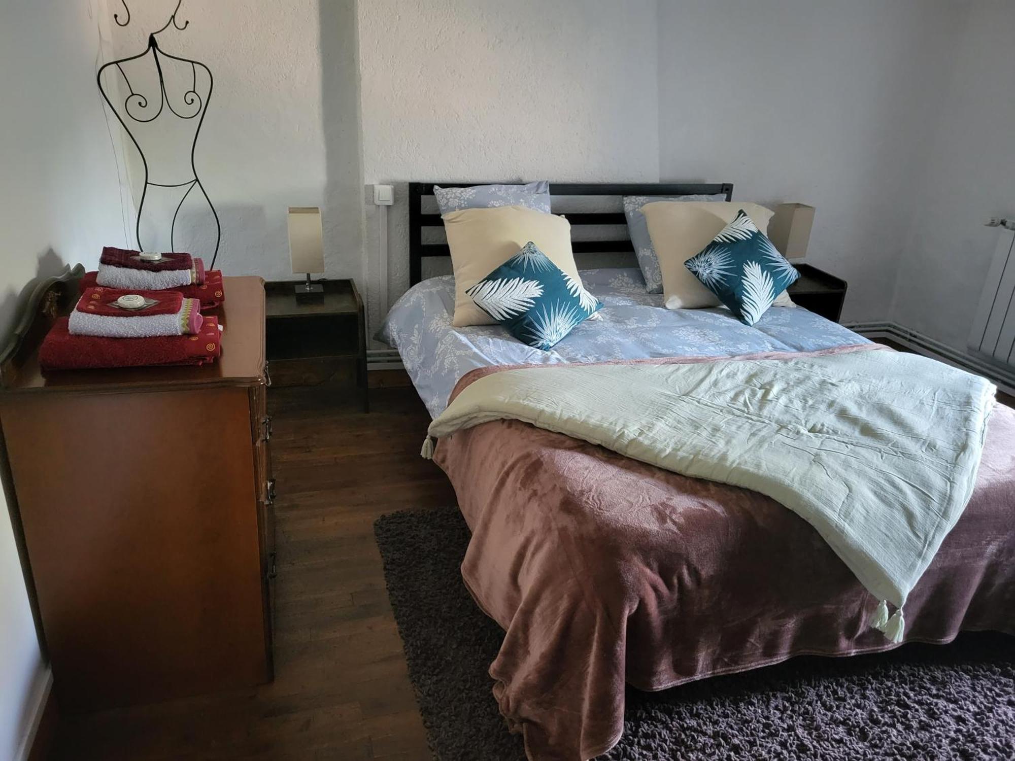 chambres d hotes L'agapé Saint-Martial-sur-Isop Chambre photo